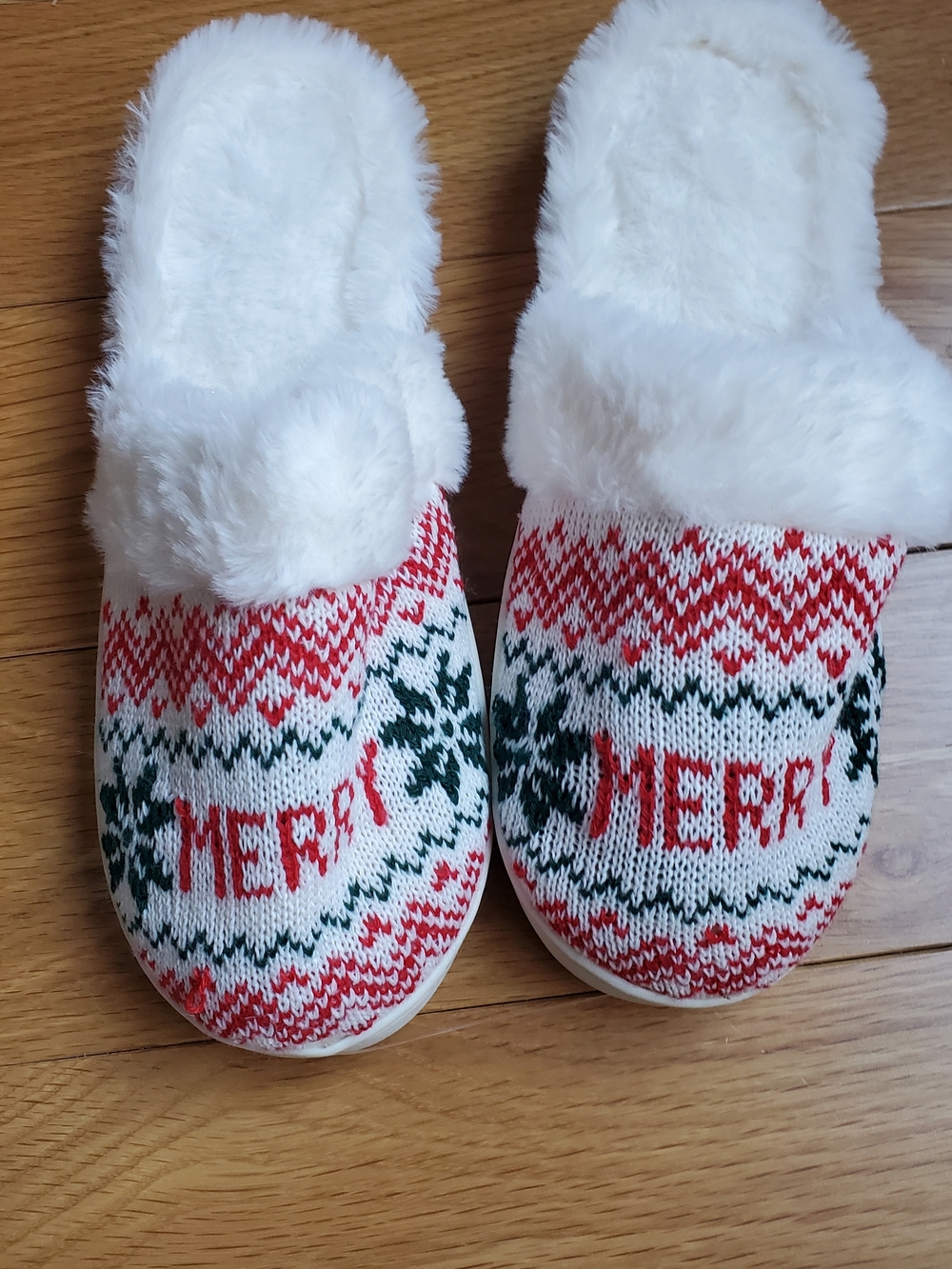 Holiday 'Merry' Knit Slippers - White Faux Fur